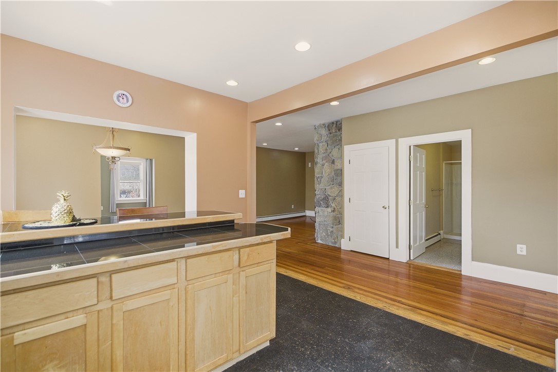 24 Spring Street Newport, RI 02840 - Photo 9 of 27