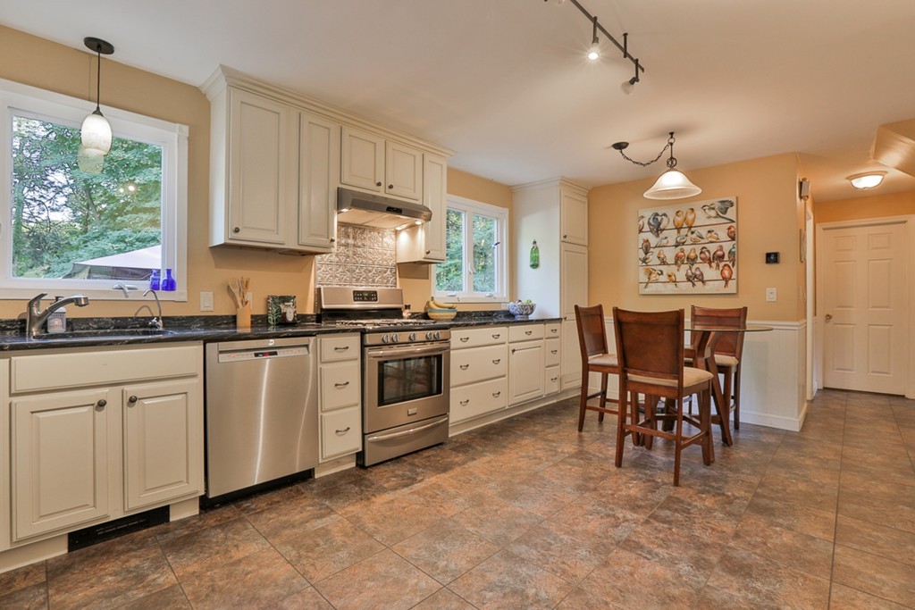 32 Orchard Road Holden, MA 01520 - Photo 9 of 26 Gallery Image 9