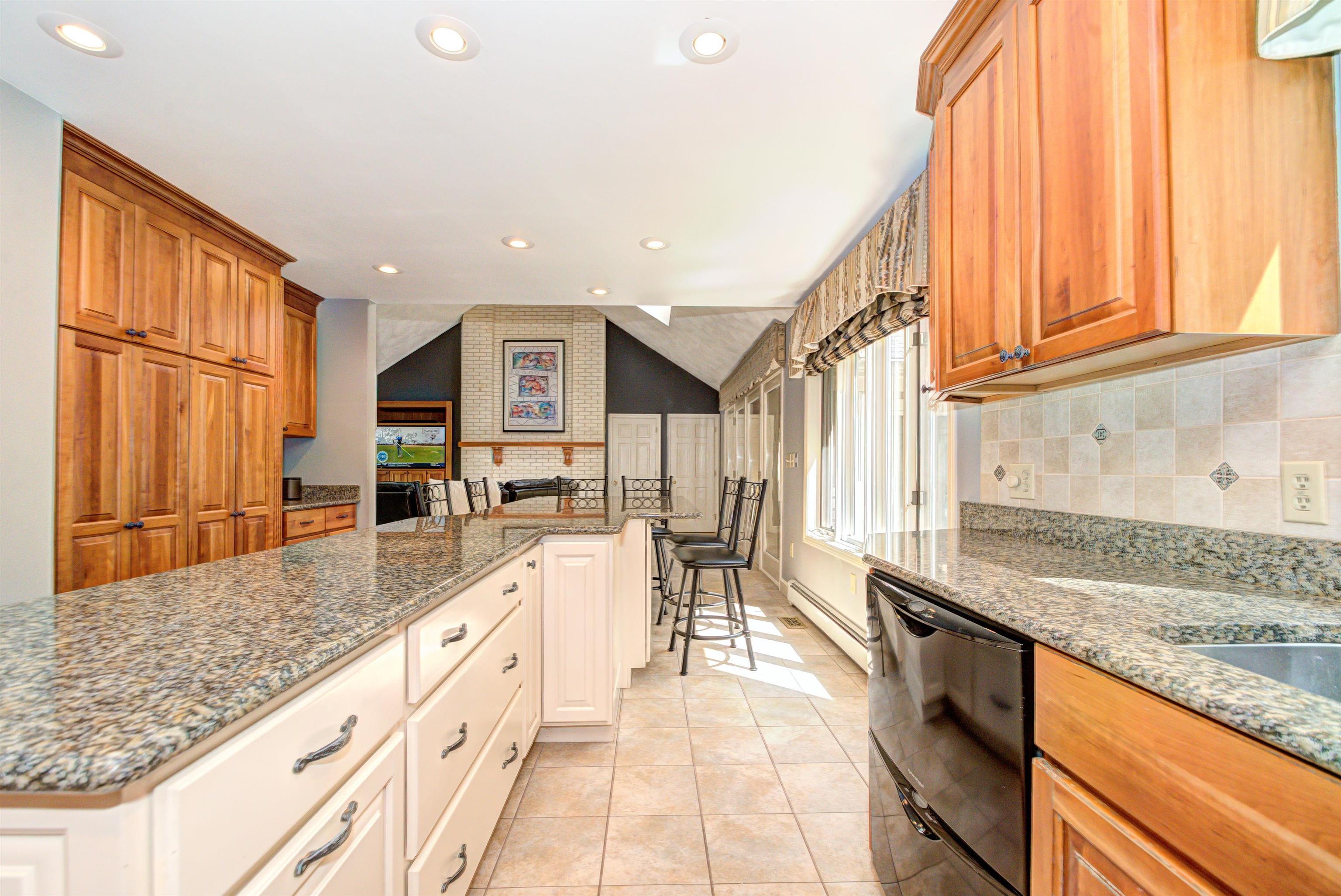 18 Hawthorne Road Windham, NH 03087 - Photo 12 of 60