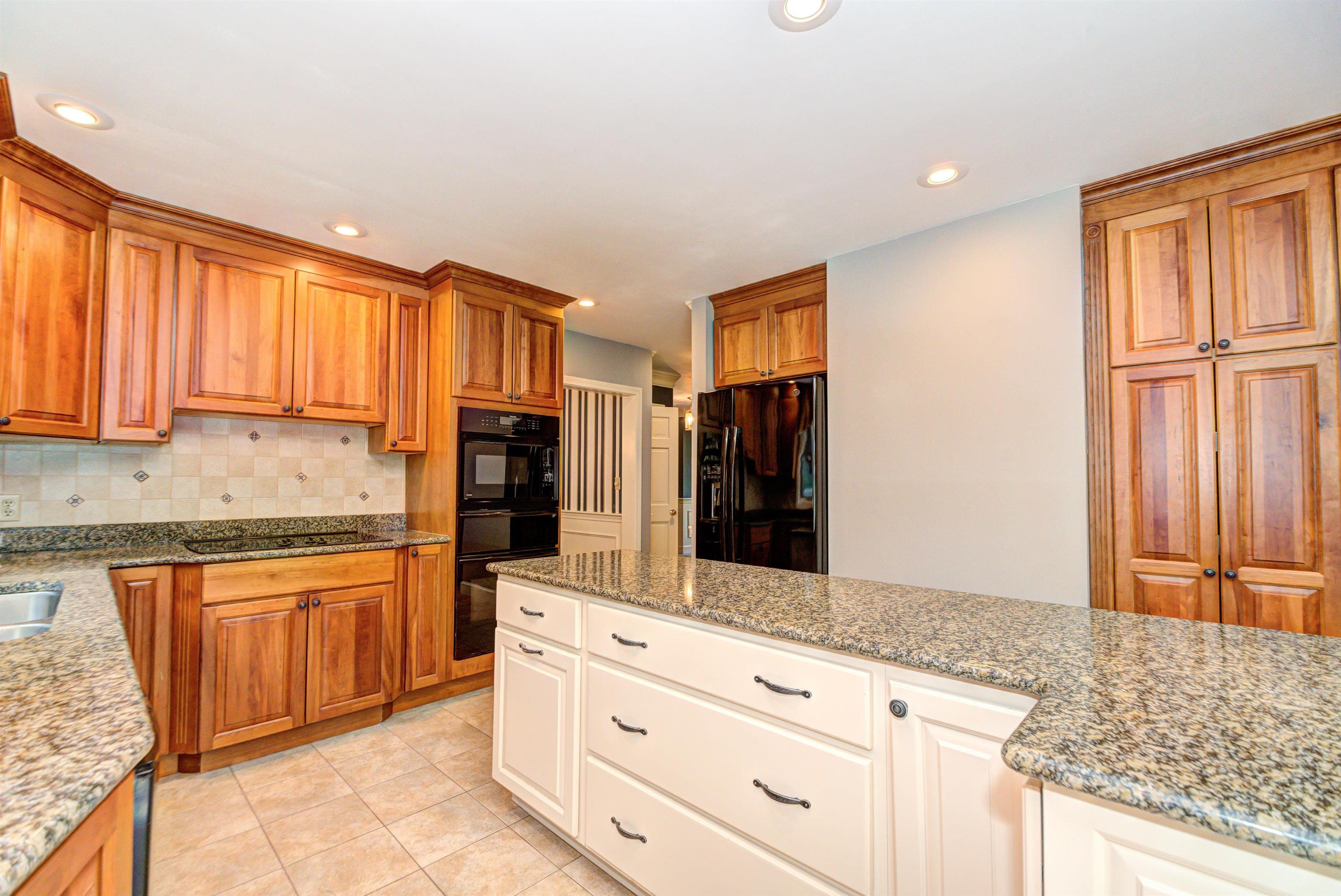 18 Hawthorne Road Windham, NH 03087 - Photo 13 of 60