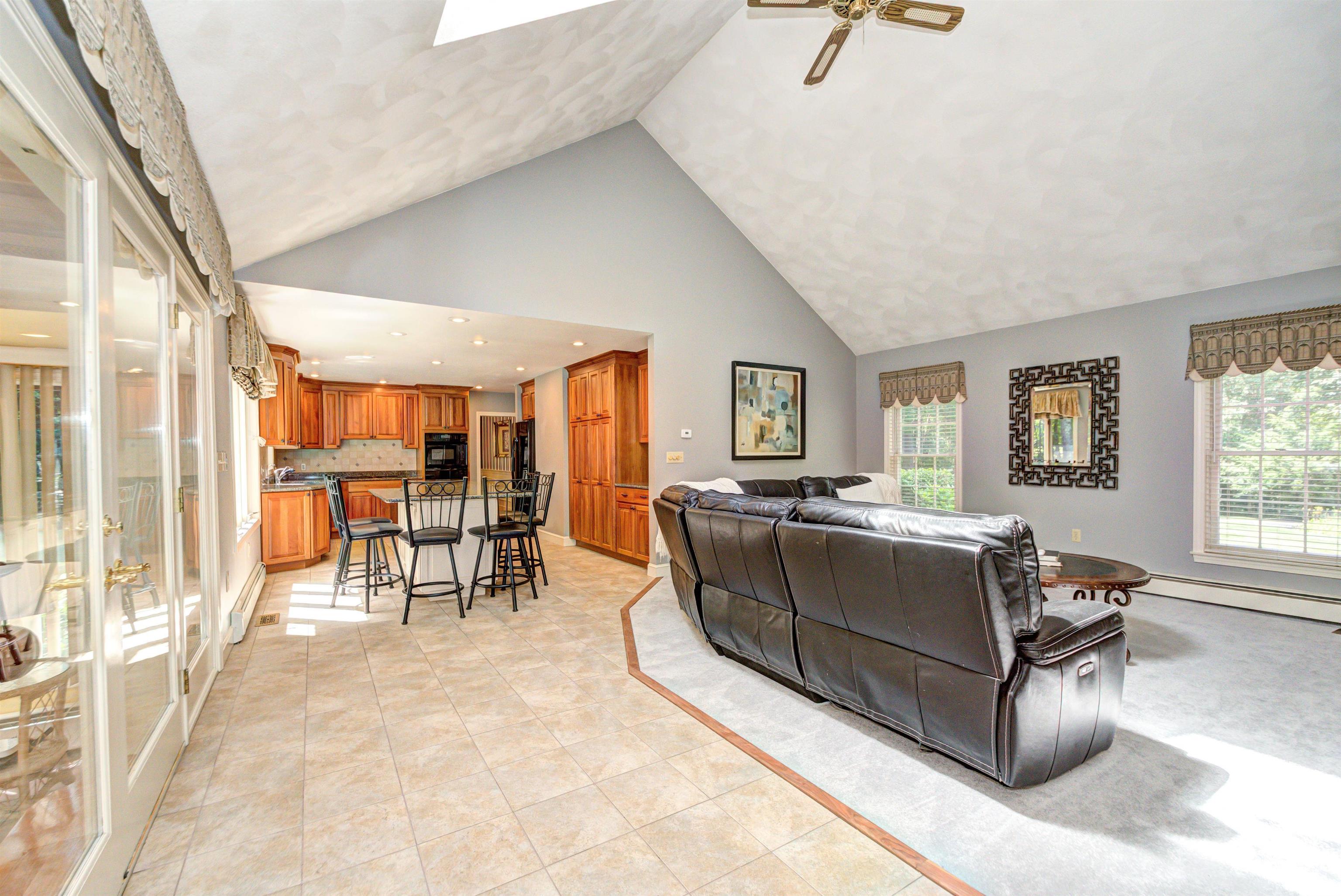 18 Hawthorne Road Windham, NH 03087 - Photo 16 of 60