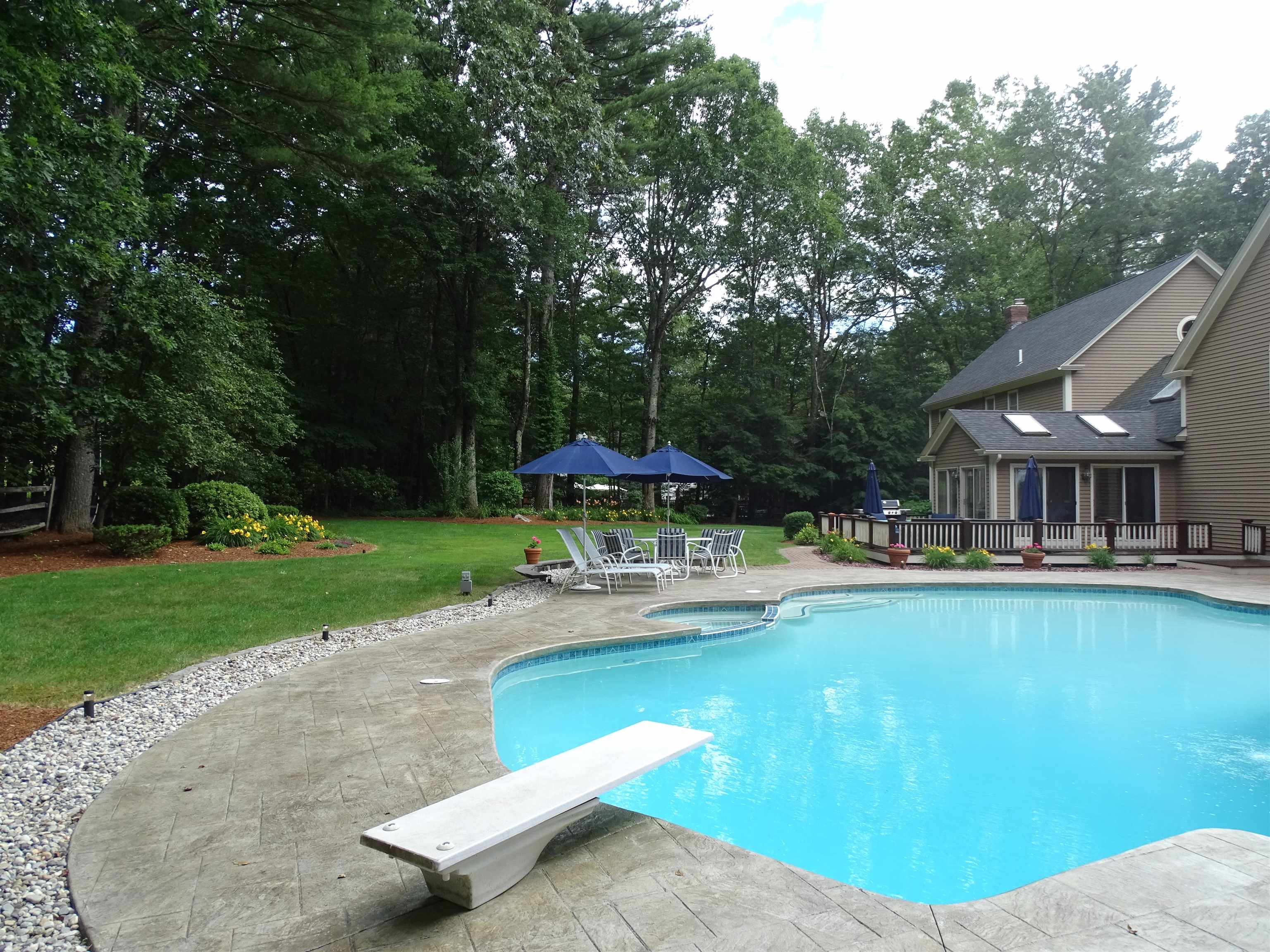 18 Hawthorne Road Windham, NH 03087 - Photo 2 of 60