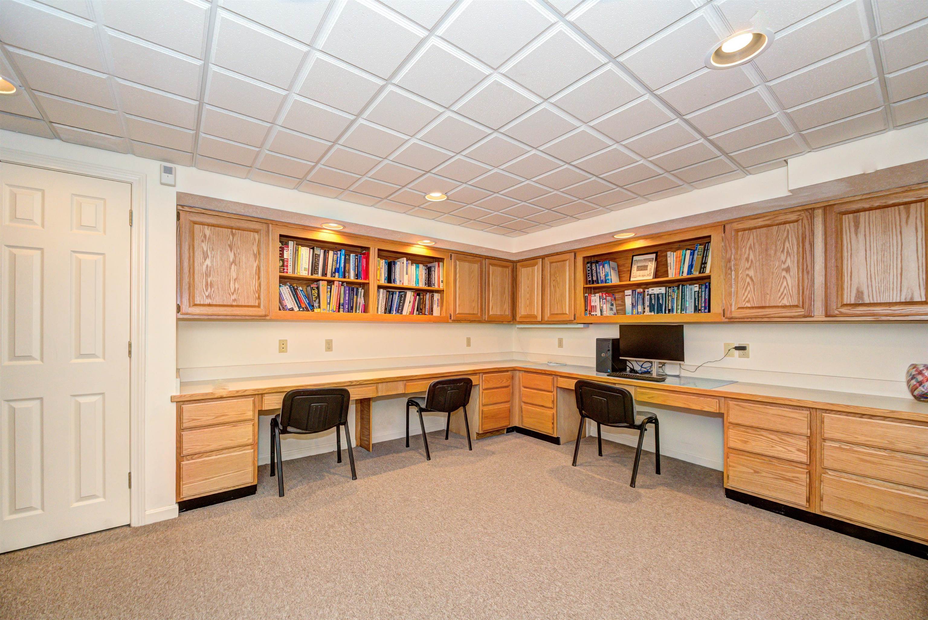 18 Hawthorne Road Windham, NH 03087 - Photo 47 of 60