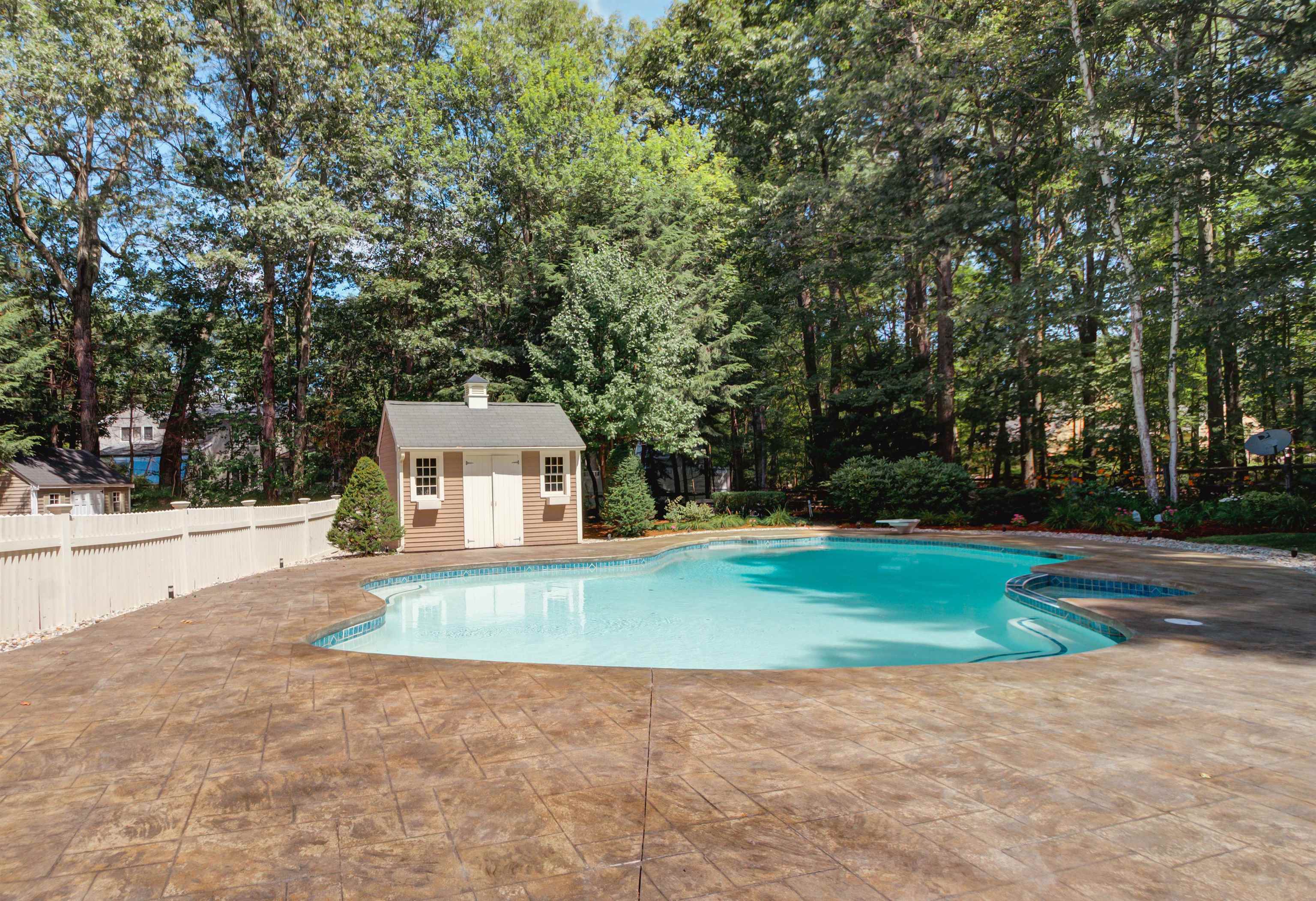 18 Hawthorne Road Windham, NH 03087 - Photo 5 of 60