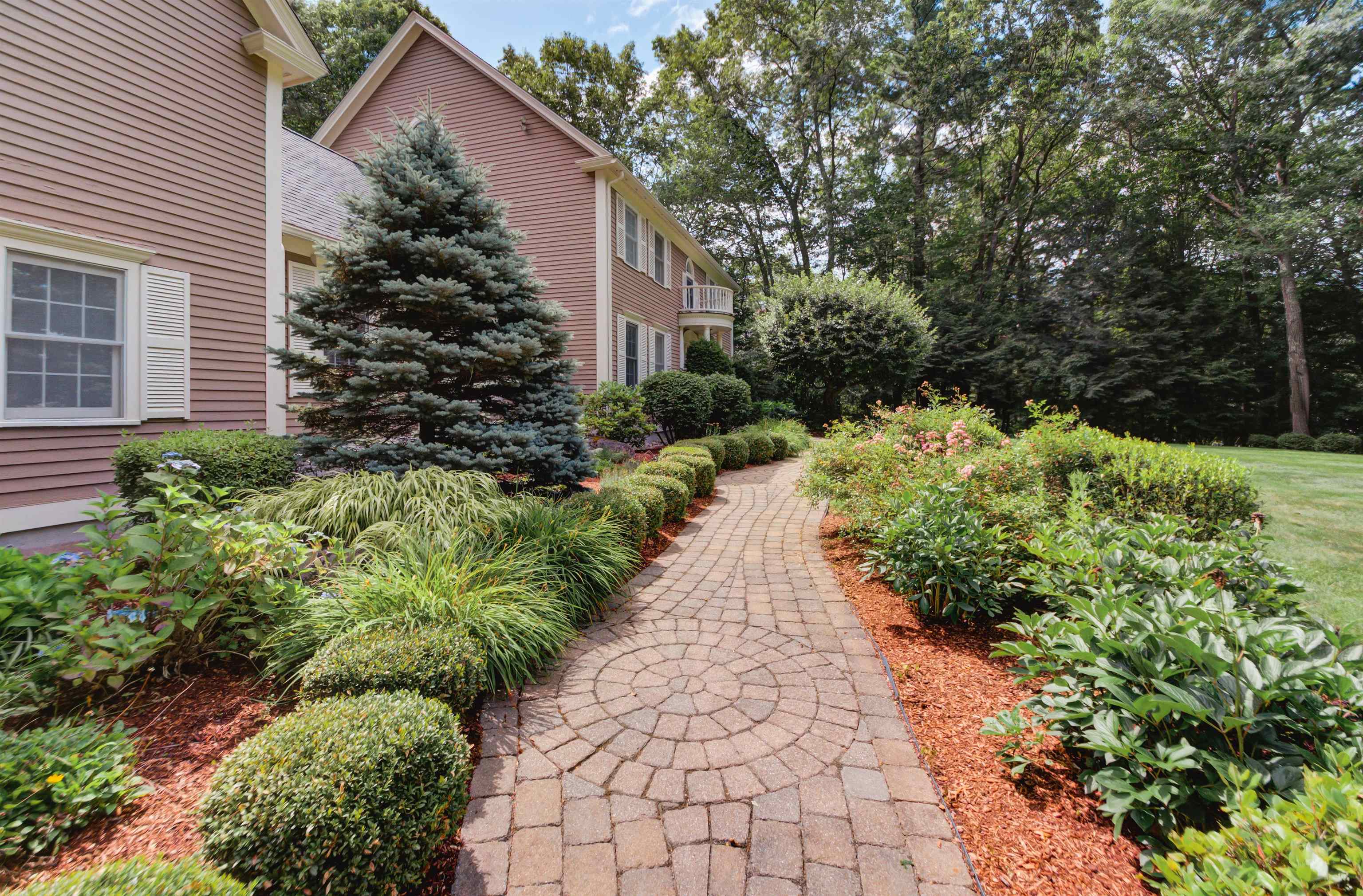 18 Hawthorne Road Windham, NH 03087 - Photo 9 of 60