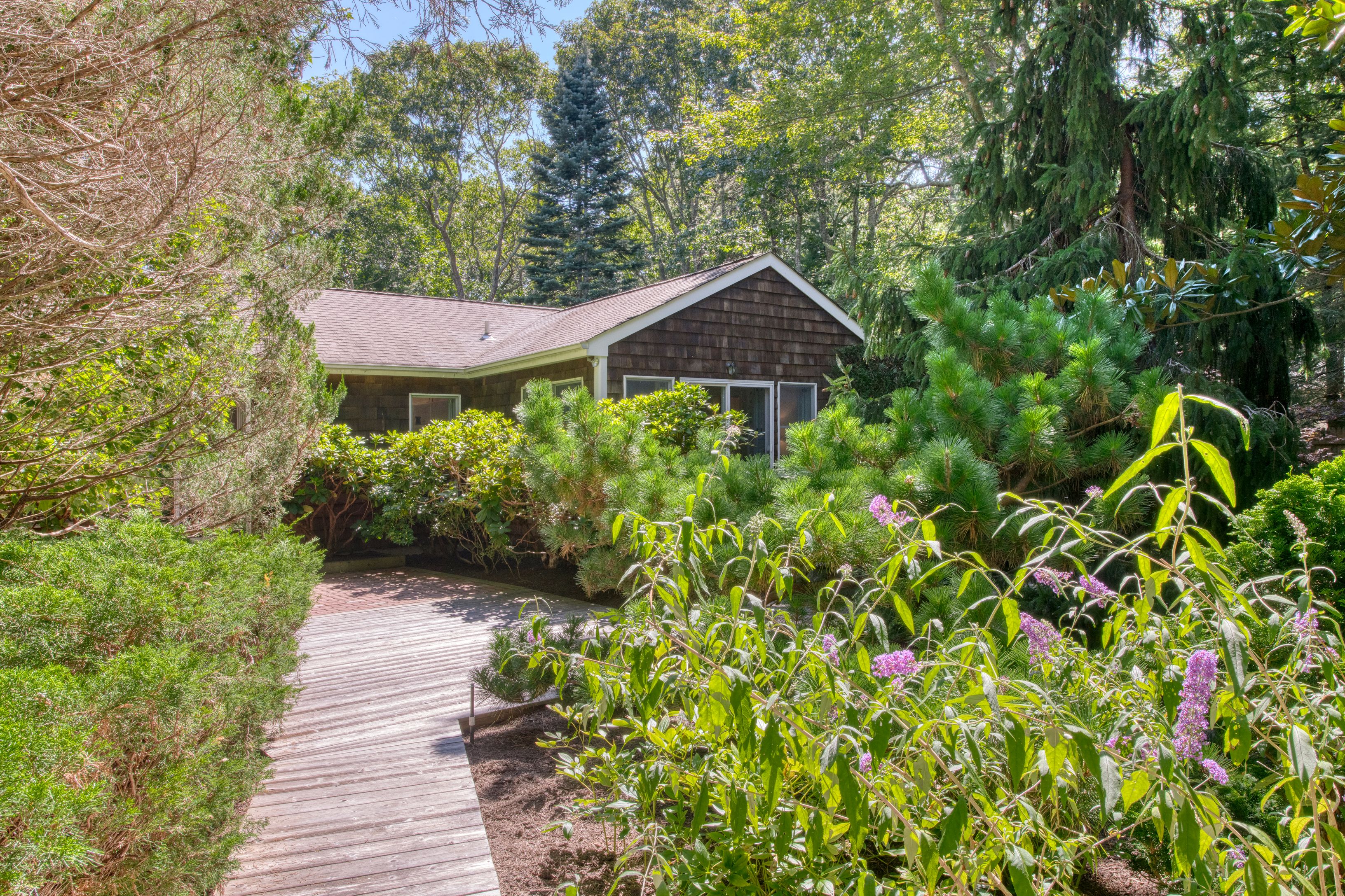 8 President Street East Hampton, NY 11937 - Photo 18 of 27