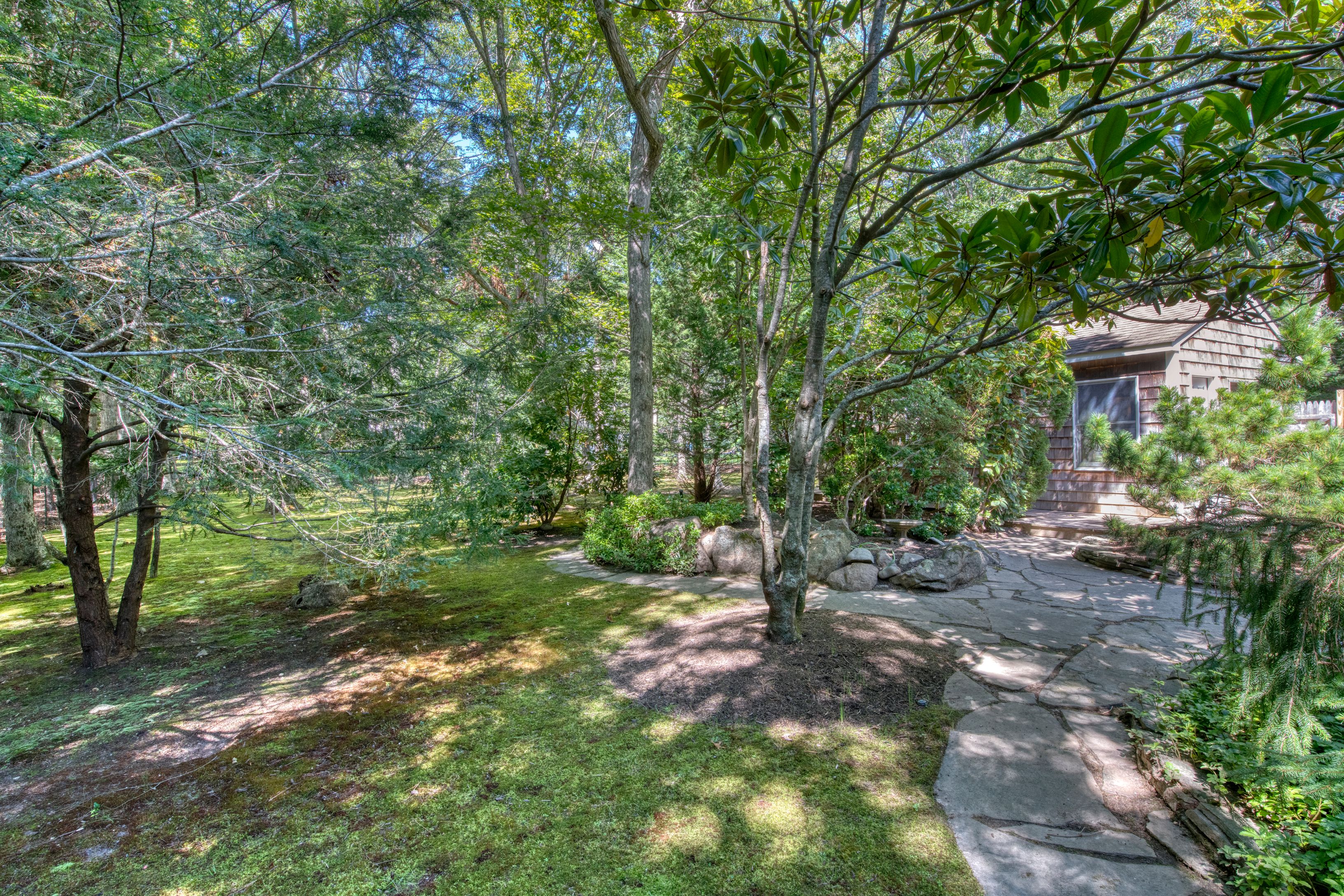 8 President Street East Hampton, NY 11937 - Photo 23 of 27