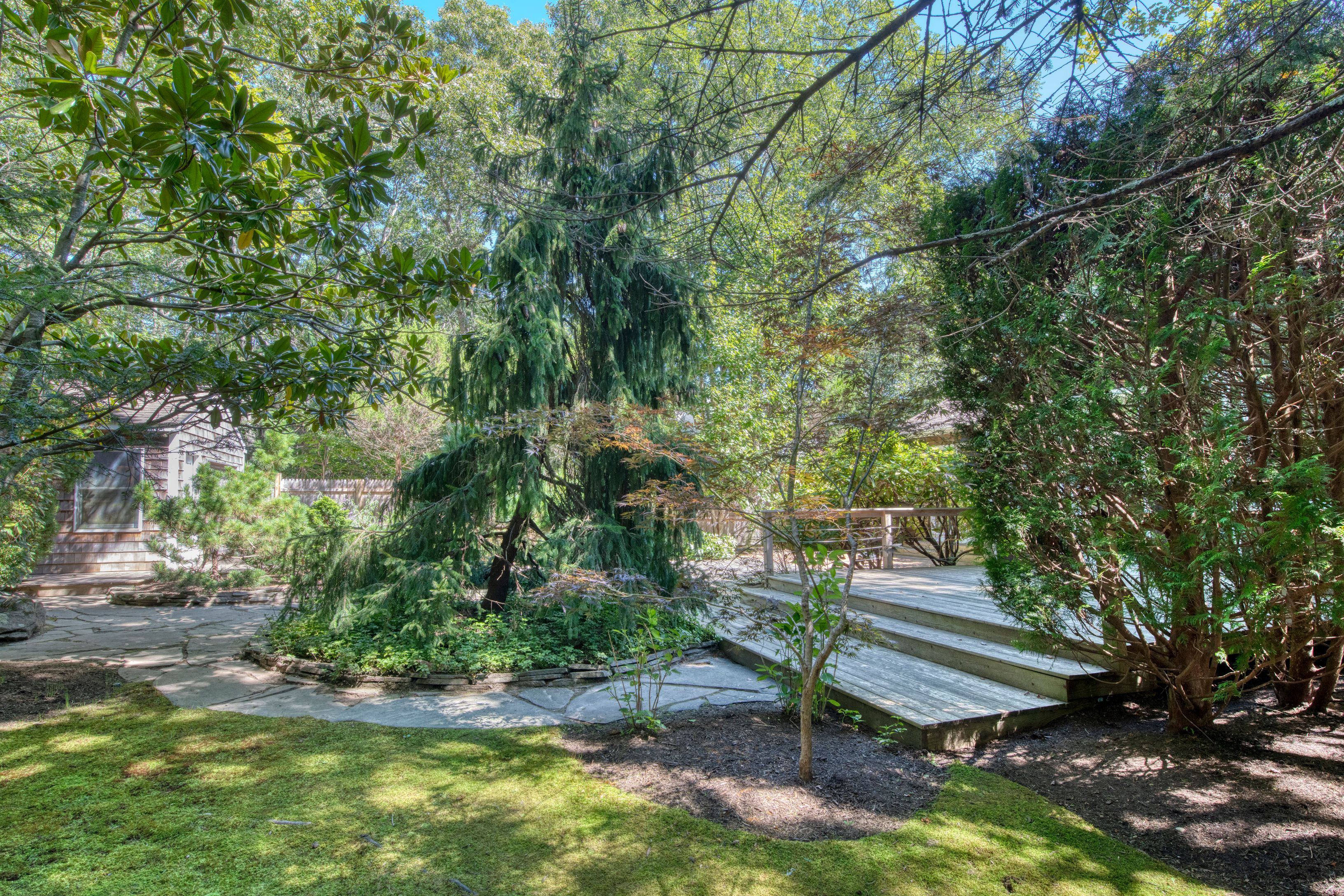 8 President Street East Hampton, NY 11937 - Photo 25 of 27
