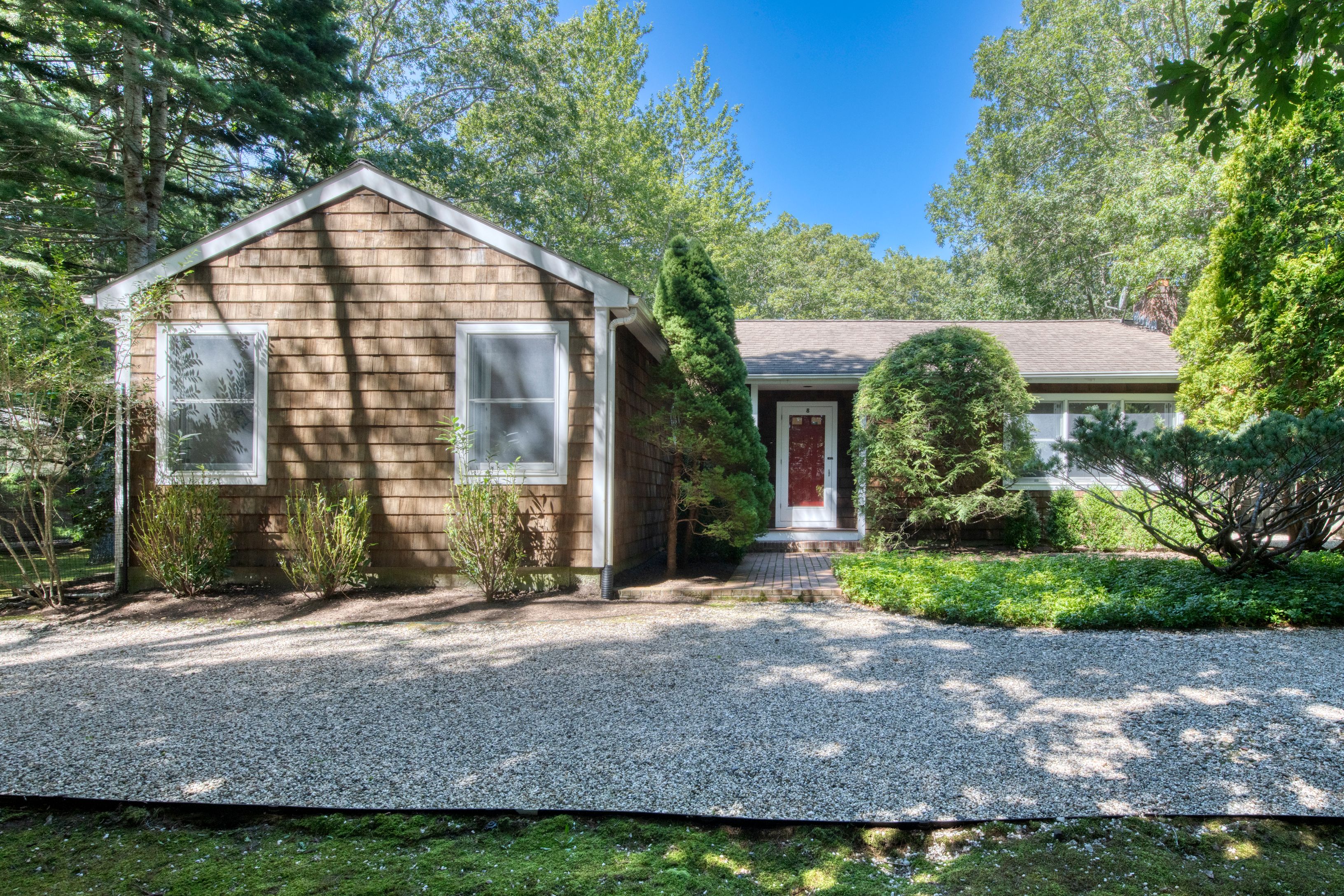 8 President Street East Hampton, NY 11937 - Photo 3 of 27