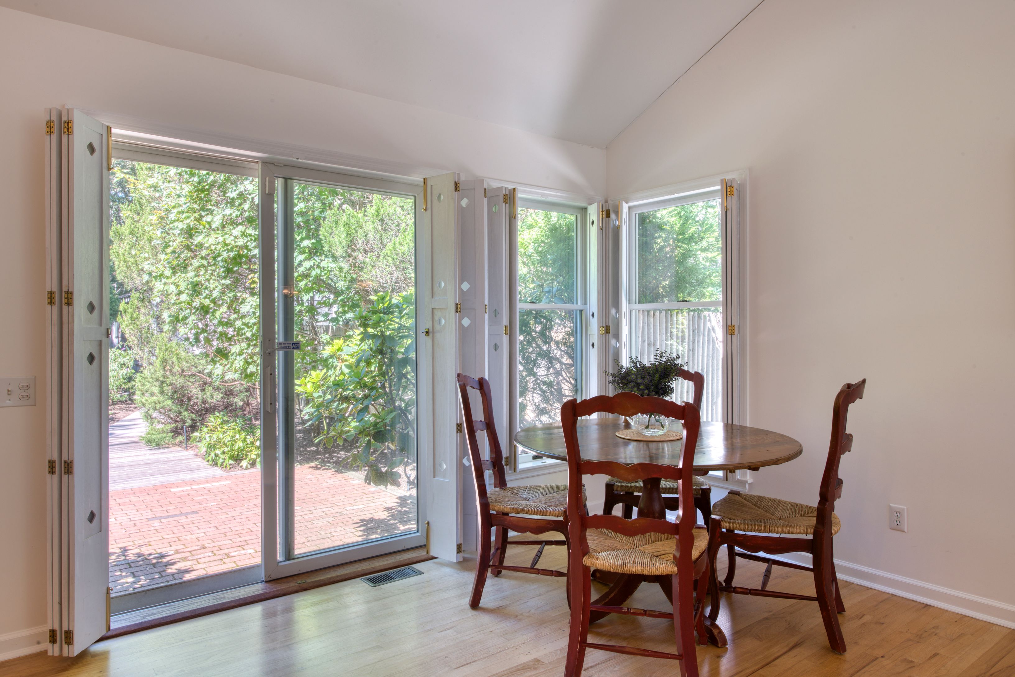 8 President Street East Hampton, NY 11937 - Photo 8 of 27
