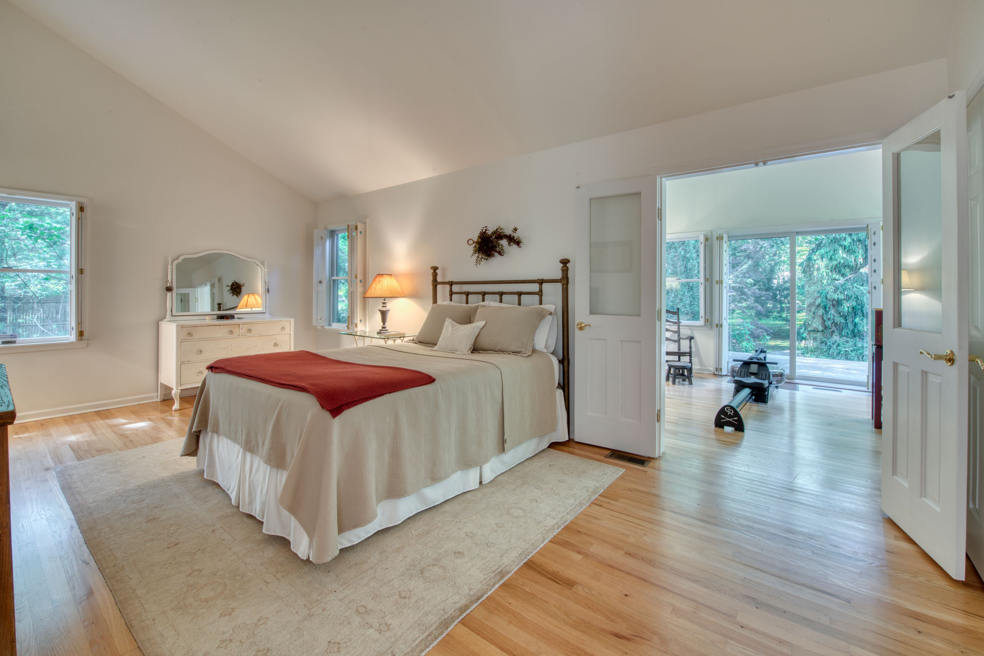 8 President Street East Hampton, NY 11937 - Photo 9 of 27