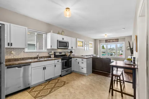 $274,900 | 516 Menomonee Avenue, South Milwaukee, WI 53172