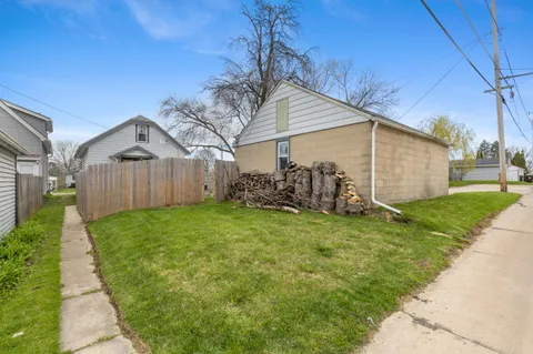 $274,900 | 516 Menomonee Avenue, South Milwaukee, WI 53172