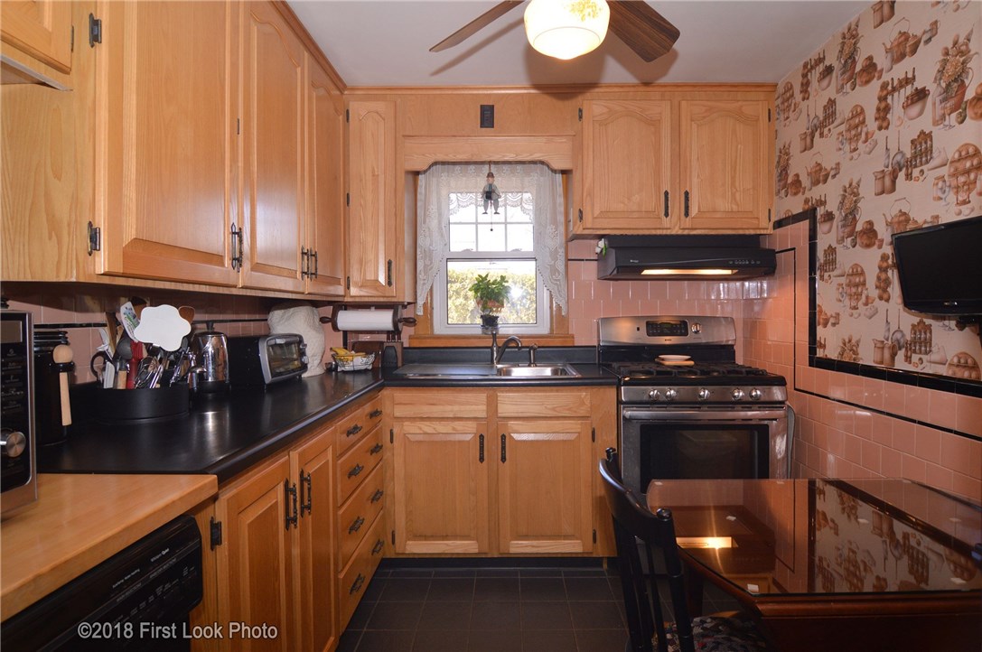 81 St Simon Street Woonsocket, RI 02895 - Photo 7 of 37
