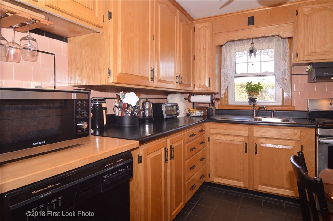 81 St Simon Street Woonsocket, RI 02895 - Photo 8 of 37