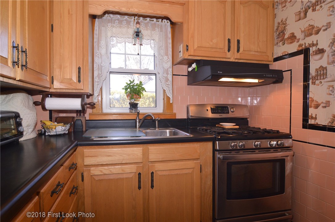 81 St Simon Street Woonsocket, RI 02895 - Photo 9 of 37