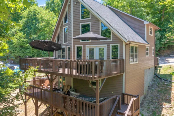 $925,000 | 147 Flat Lake Circle, Speedwell, TN 37870