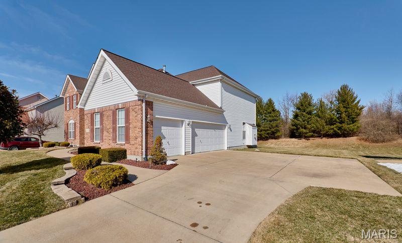 4049 Portland Ridge Drive Florissant, MO 63034 - Photo 2 of 47