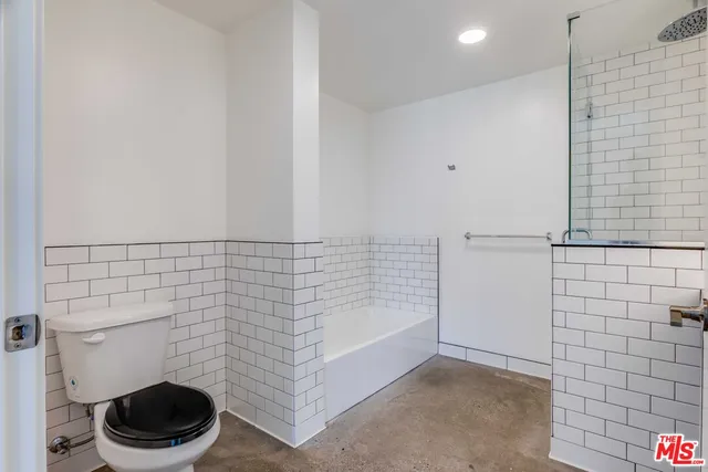 a bathroom with a toilet