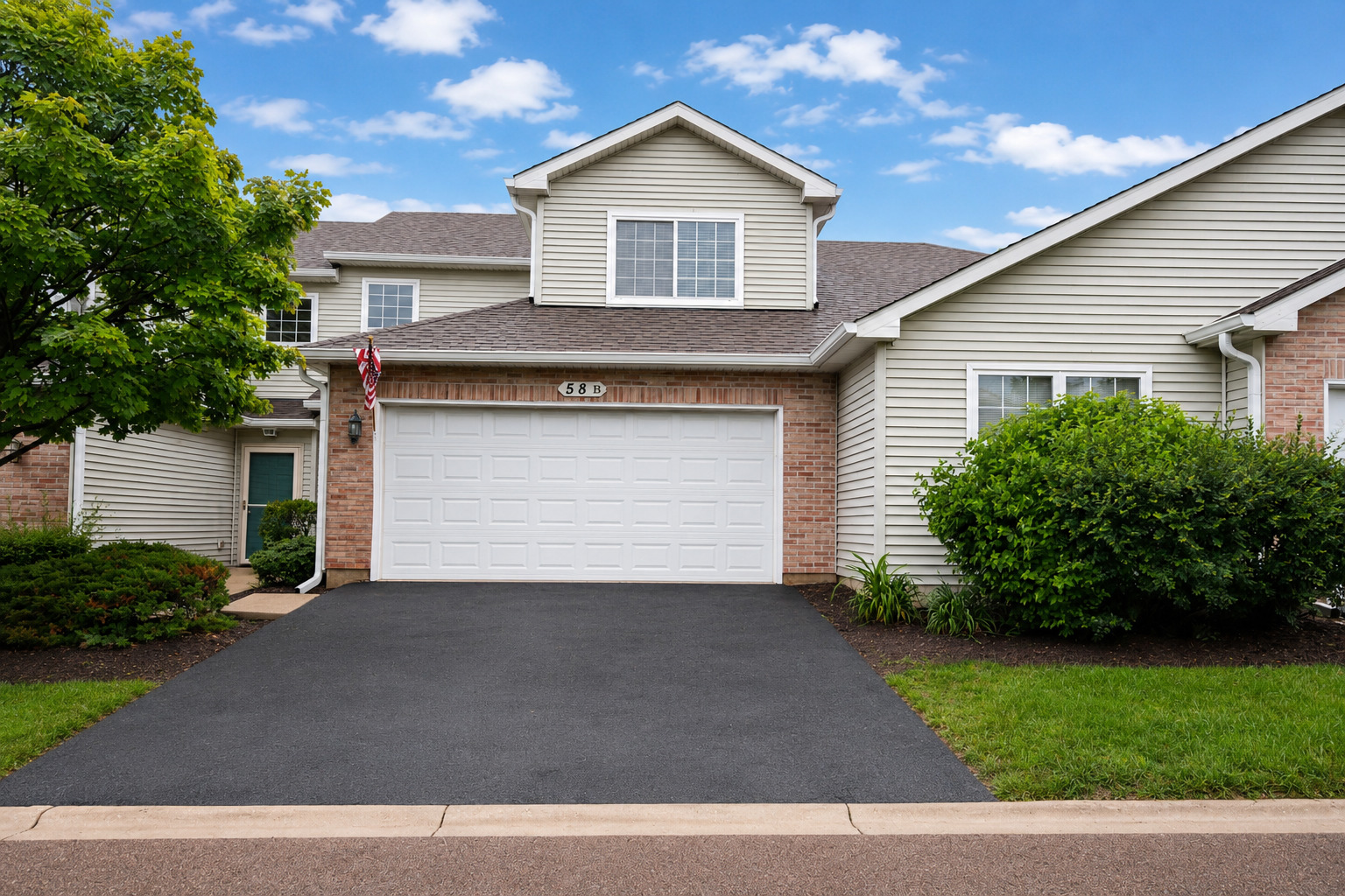 58 Rolling Oaks Road, Unit B Sugar Grove, IL 60554 - Photo 2 of 21