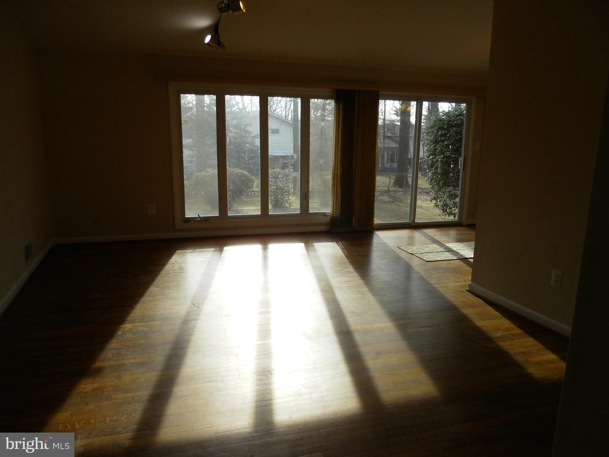 11709 Fulham Street Silver Spring, MD 20902 - Photo 14 of 26 Living Room