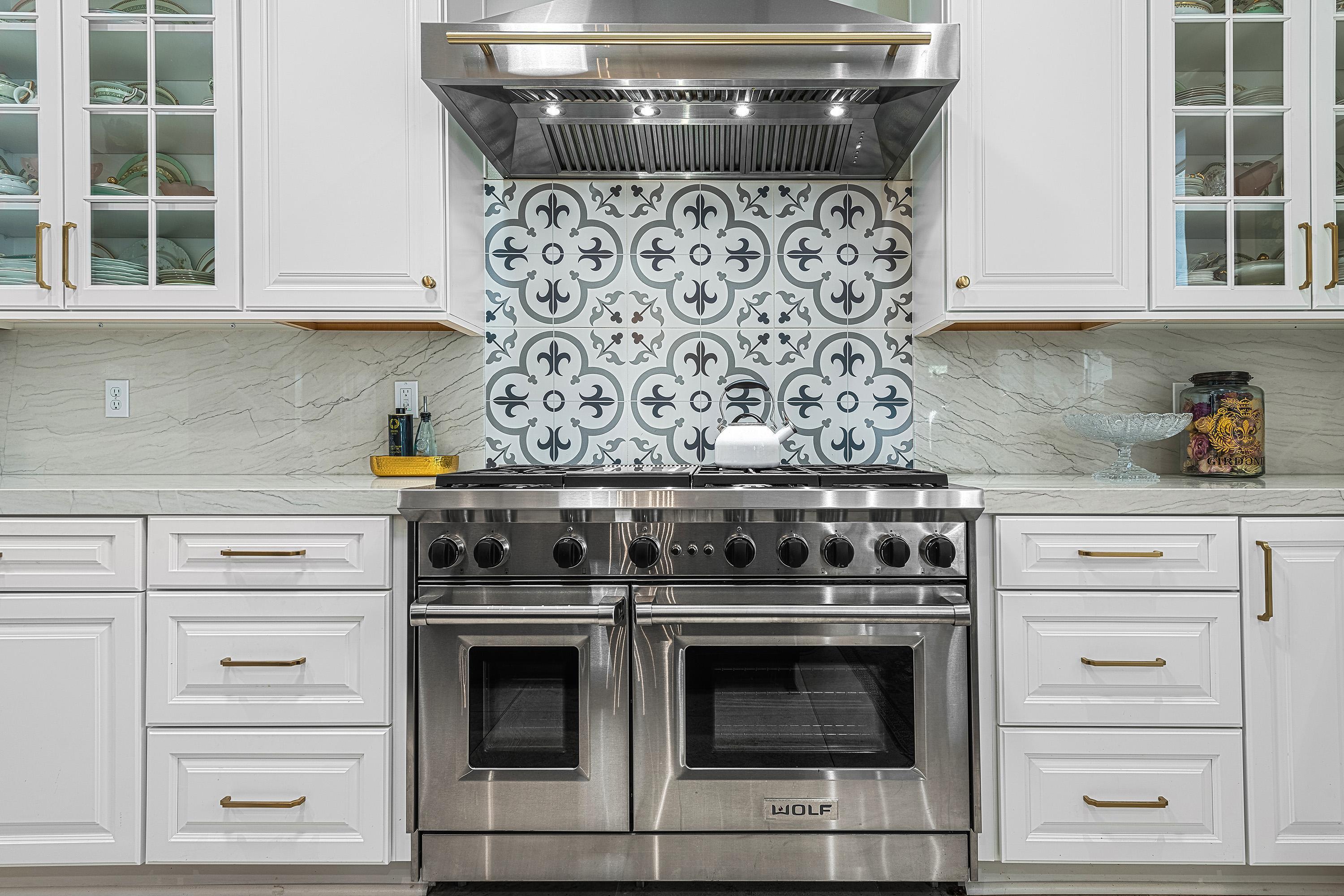 3 Trafalgar Rancho Mirage, CA 92270 - Photo 14 of 42 a stove top oven sitting inside of a kitchen