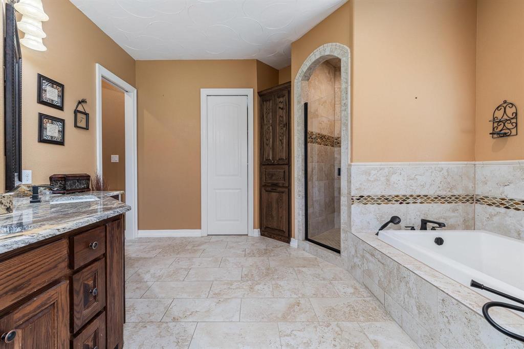 505 South Bluegrove Road Lancaster, TX 75146 - Photo 13 of 31