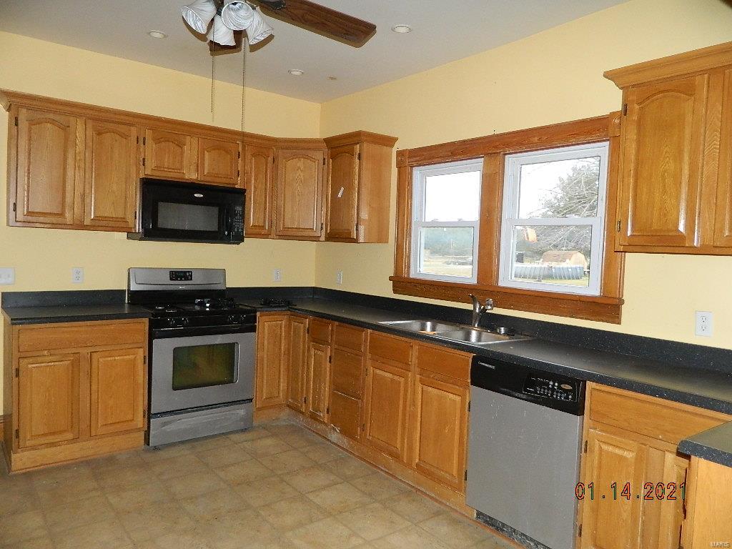 4243 Brighton Bunker Hill Road Brighton, IL 62012 - Photo 7 of 19 Gallery Image 7