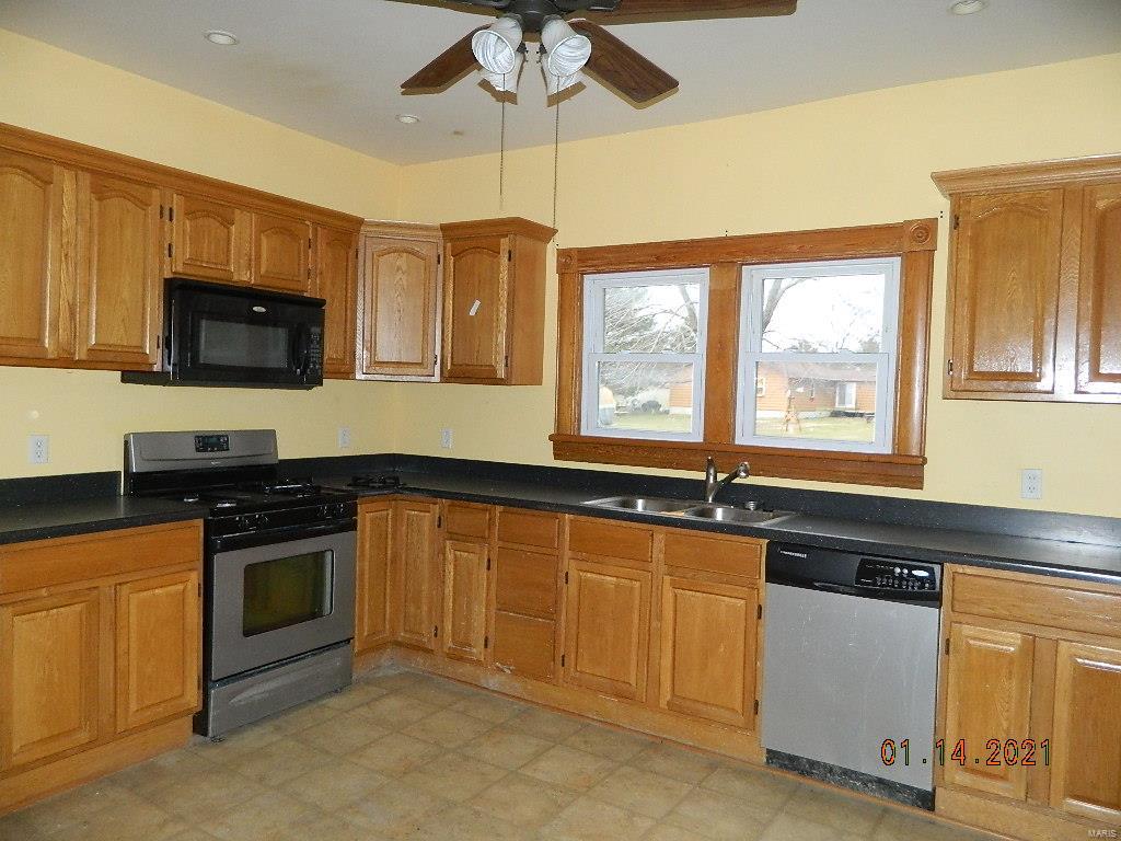 4243 Brighton Bunker Hill Road Brighton, IL 62012 - Photo 8 of 19 Gallery Image 8