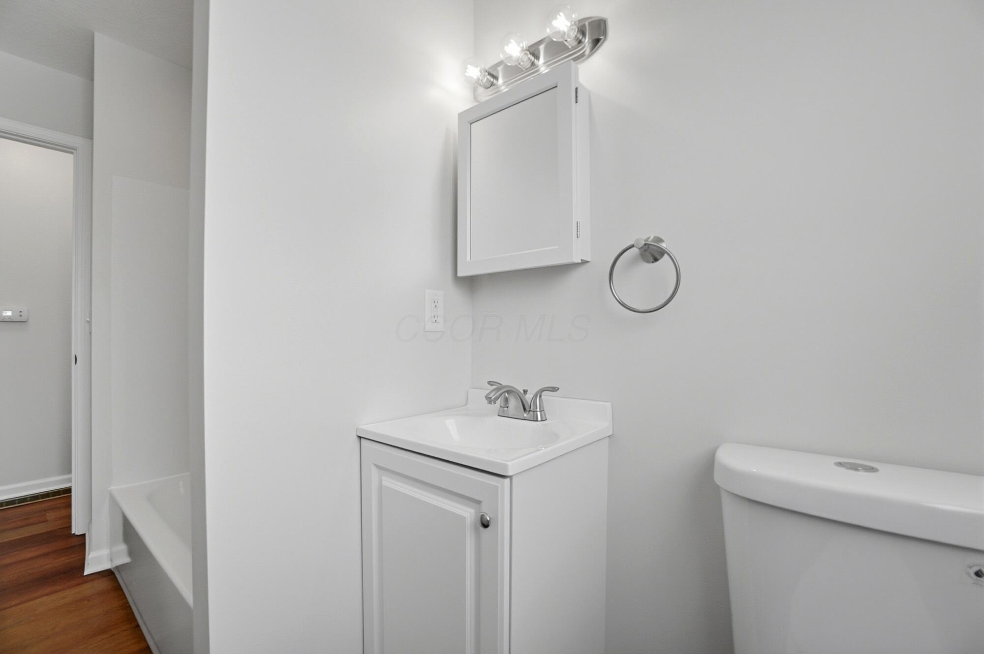 3824 Wade Road Columbus, OH 43232 - Photo 21 of 42 Bath