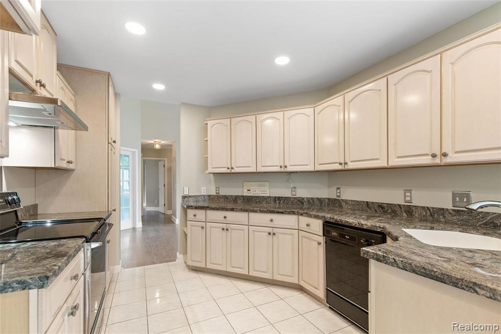 3327 Fairgrove Terrace Rochester Hills, MI 48309 - Photo 18 of 55