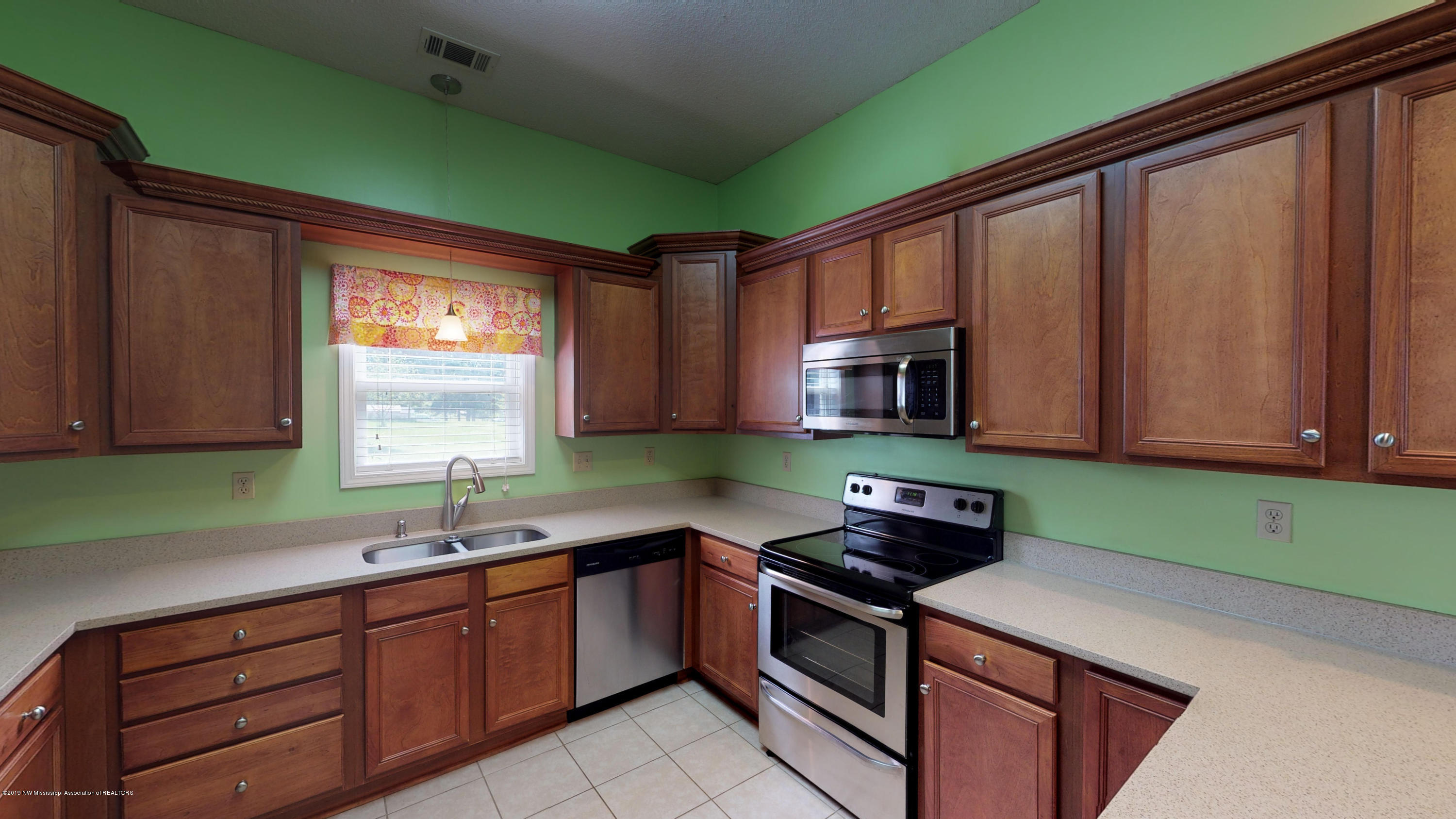 5700 West Oak Grove Road Hernando, MS 38632 - Photo 8 of 27 5700-W-Oak-Grove-Rd-Hernando-MS-38632-07