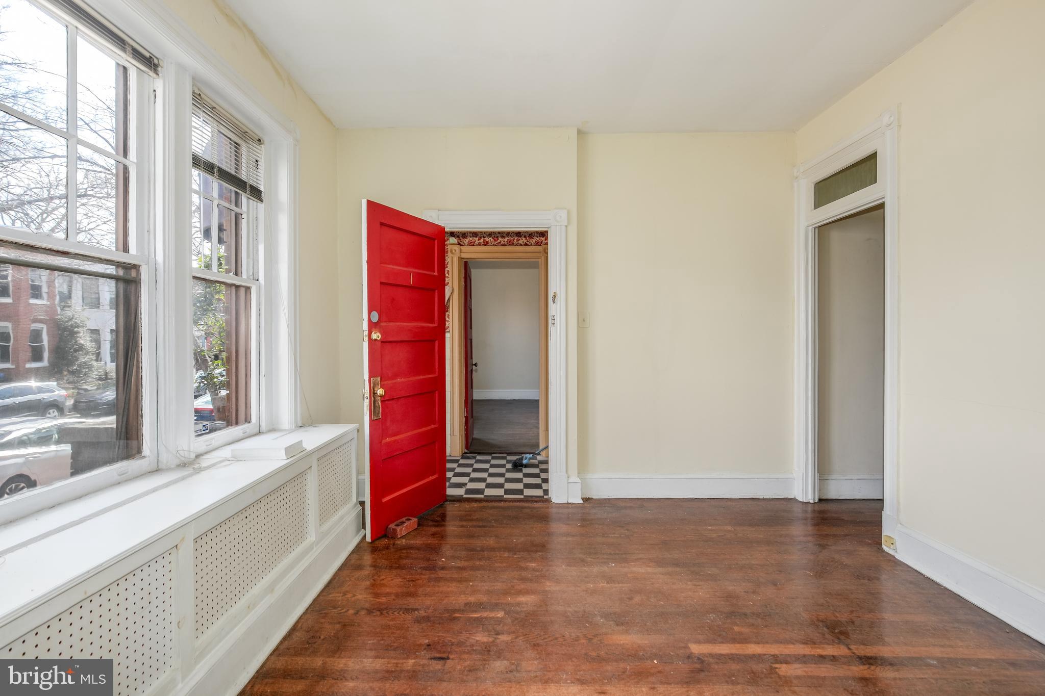 513 10th Street Southeast Washington, DC 20003 - Photo 5 of 28