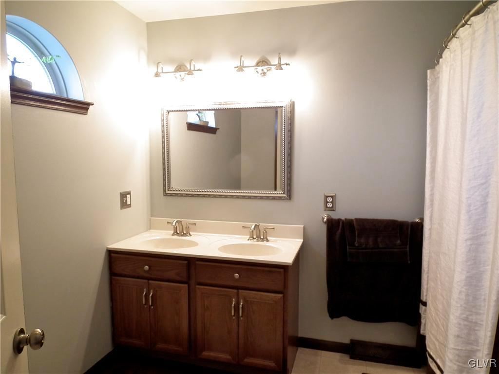 1202 Old Gate Road Northampton, PA 18067 - Photo 9 of 16 Gallery Image 9