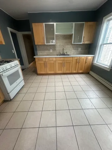 $3,000 | 23 Mt Ida Road, Unit 3, Boston, MA 02122