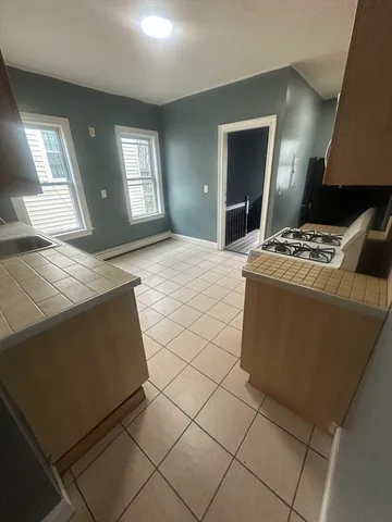 $3,000 | 23 Mt Ida Road, Unit 3, Boston, MA 02122