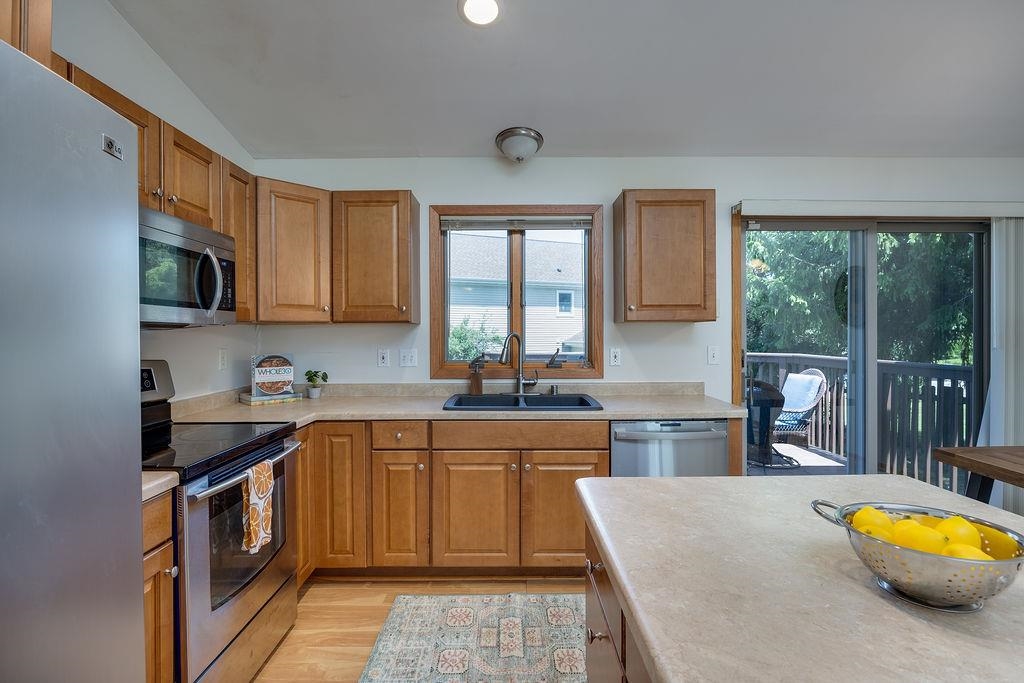 3533 Stonebridge Drive Madison, WI 53719 - Photo 10 of 43