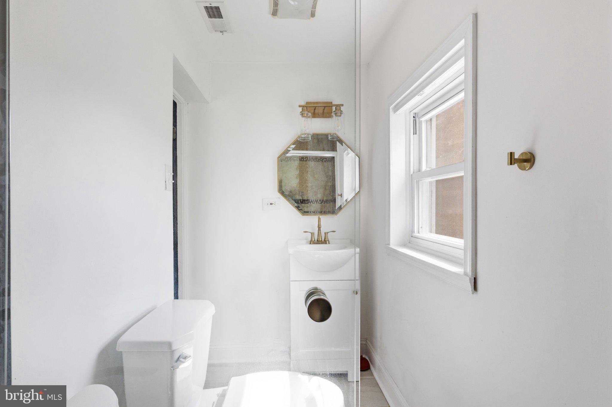 2965 Mercer Street Philadelphia, PA 19134 - Photo 28 of 32 2nd full bathroom