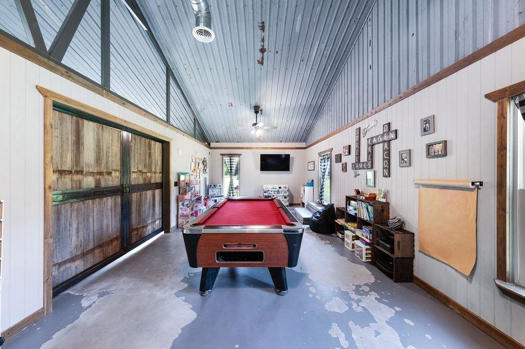 50 County Road Blossom, TX 75416 - Photo 23 of 40 a room with musical instruments