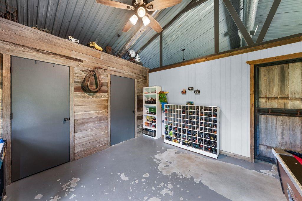 50 County Road Blossom, TX 75416 - Photo 25 of 40 a view of a house with a garage