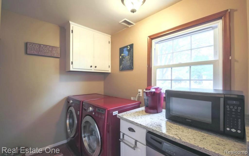 32247 Bonnet Hill Road Farmington Hills, MI 48334 - Photo 4 of 25