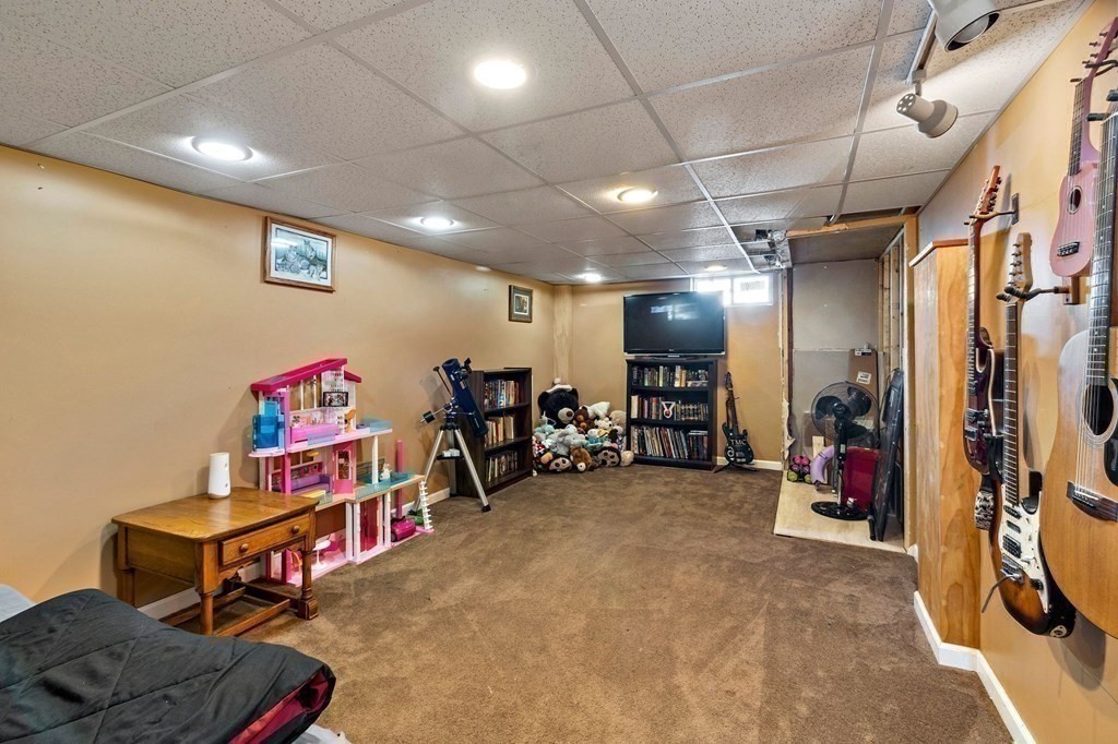 866 East Mountain Road Westfield, MA 01085 - Photo 18 of 23 Gallery Image 18
