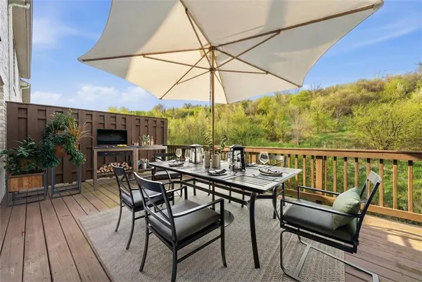 $369,900 | 607 Hilton Circle, Oakdale, PA 15071