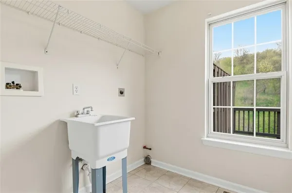 $369,900 | 607 Hilton Circle, Oakdale, PA 15071