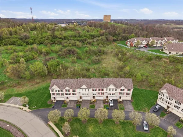 $369,900 | 607 Hilton Circle, Oakdale, PA 15071