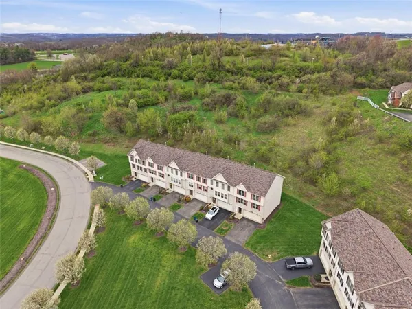 $369,900 | 607 Hilton Circle, Oakdale, PA 15071