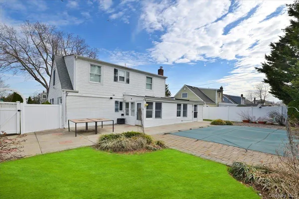 $749,000 | 4000 Avoca Avenue, Bethpage, NY 11714