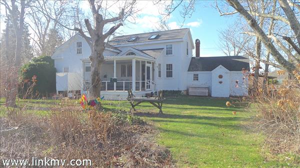 694 Old County Road West Tisbury, MA 02568 - Photo 1 of 15 http://d1qzqeyxiitrap.cloudfront.net/photos/31557/600/717aff42.jpg