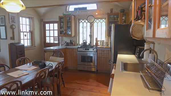 694 Old County Road West Tisbury, MA 02568 - Photo 6 of 15 http://d1qzqeyxiitrap.cloudfront.net/photos/31557/600/a0c5dd30.jpg