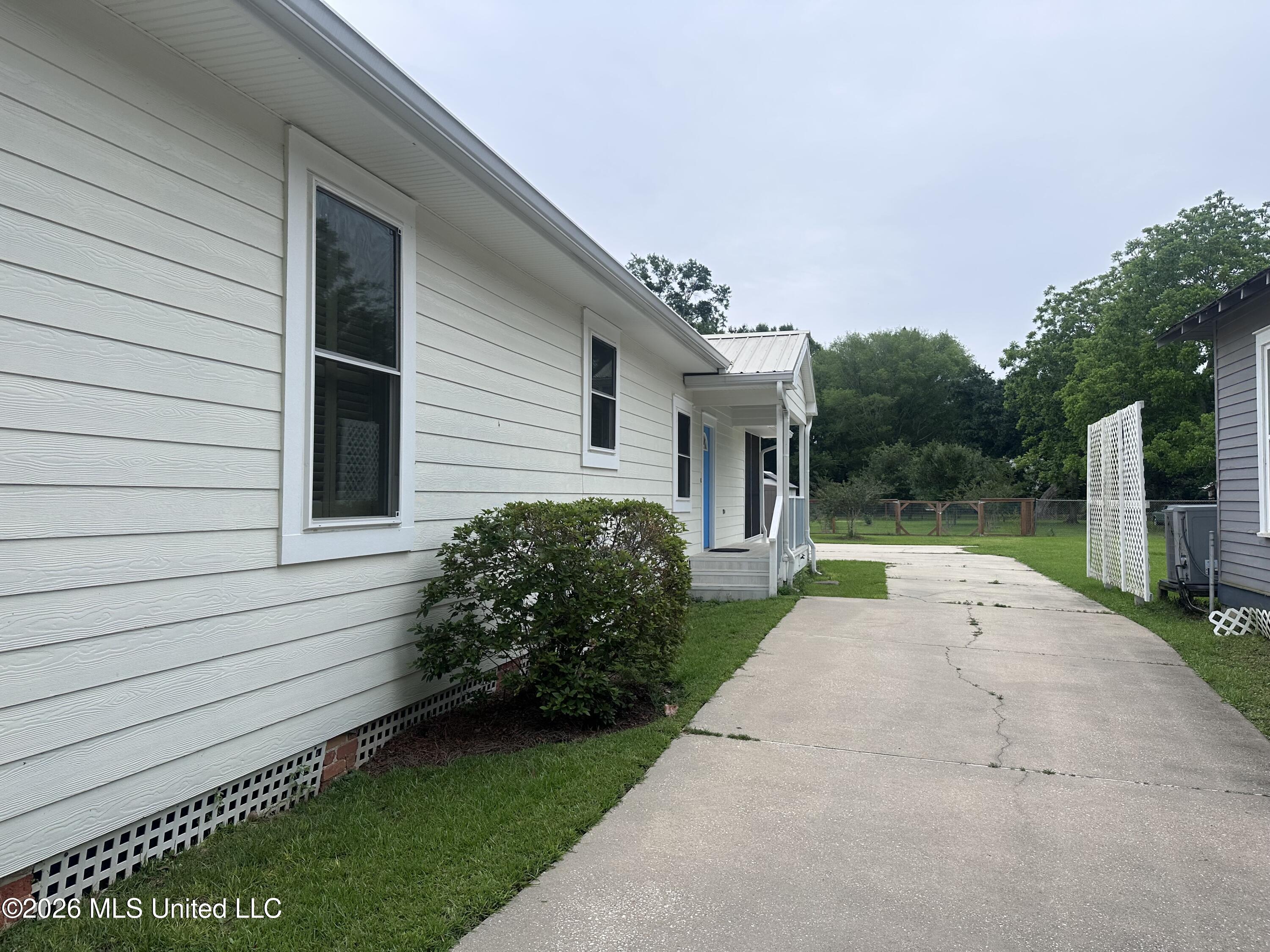 5130 Arthur Street Moss Point, MS 39563 - Photo 7 of 41 IMG_6926